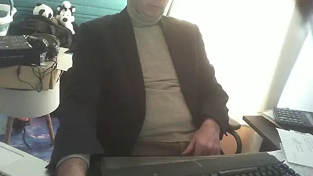 Snapshot of shyfrenchcock1 chatting on February 3, 2:34 pm shyfrenchcock1 online show from February 3, 2:34 pm