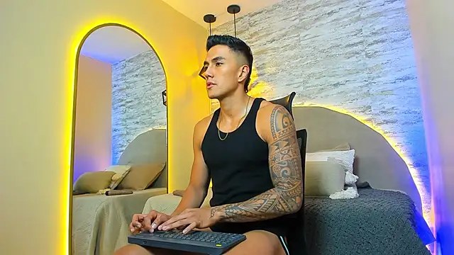 Aron Bolt online show from December 23, 5:05 am