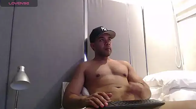 Snapshot of FaustoCock chatting on January 16, 11:48 pm FaustoCock online show from January 16, 11:48 pm