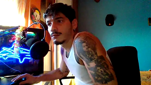 Badboyi1997 online show from October 28, 3:25 pm