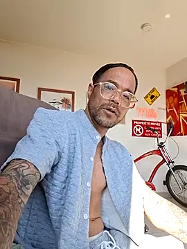 mileflav0r online show from May 7, 8:03 am