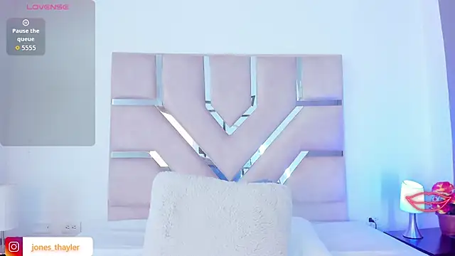 Thayler jones online show from March 31, 11:12 am