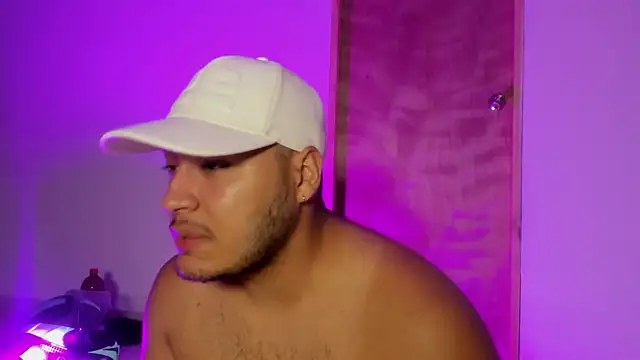 dylanchilii31 online show from April 8, 2:23 am