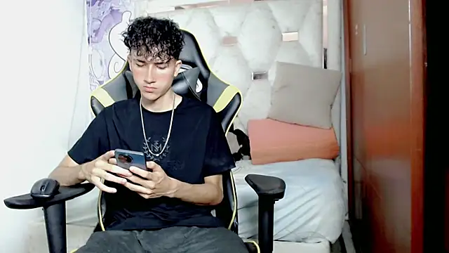 johnny cagee online show from December 1, 3:42 am