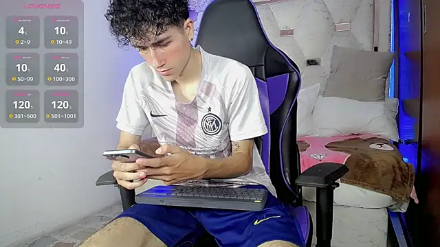 johnny cagee online show from March 3, 4:09 am