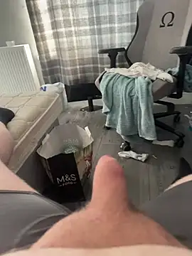 hornywelshguy1 online show from June 26, 7:44 am