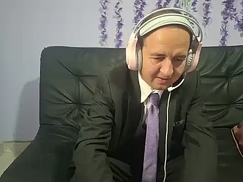 yazforeSolo online show from November 12, 2:56 pm