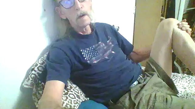 Snapshot of friendlychat1 chatting on October 14, 3:46 am friendlychat1 online show from October 14, 3:46 am
