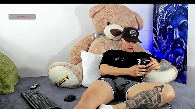 boyc022  online show from January 18, 11:18 pm