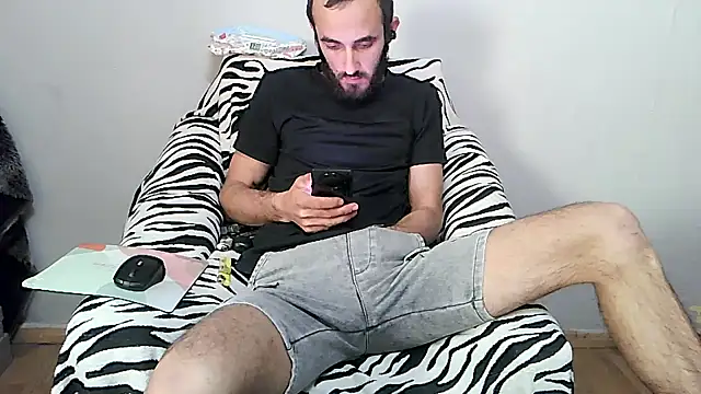 Snapshot of kisandgioni chatting on March 7, 12:34 pm kisandgioni online show from March 7, 12:34 pm