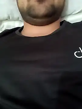 Snapshot of smartboy010101 chatting on March 9, 3:34 am smartboy010101 online show from March 9, 3:34 am