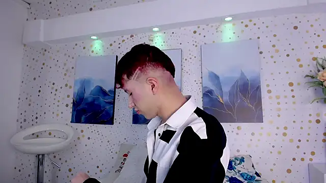 Noah Xitruxx online show from November 11, 12:54 pm