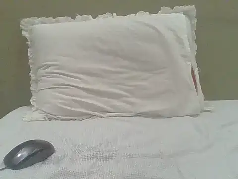 Snapshot of rhlagr85 chatting on September 15, 2:25 am rhlagr85 online show from September 15, 2:25 am