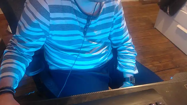 mancreeed online show from January 15, 11:07 pm