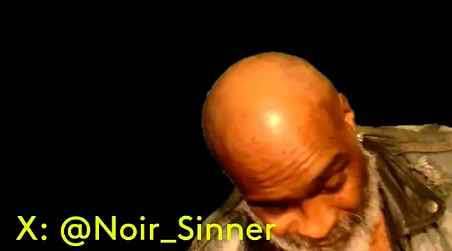 Snapshot of sinnernoir chatting on February 5, 11:28 pm sinnernoir online show from February 5, 11:28 pm