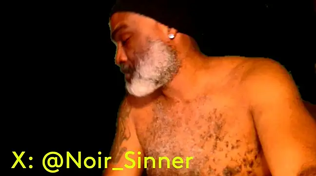 Snapshot of sinnernoir chatting on February 4, 3:00 am sinnernoir online show from February 4, 3:00 am