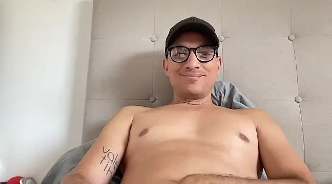 Snapshot of alex_ruiz85 chatting on March 12, 6:33 pm alex ruiz85 online show from March 12, 6:33 pm