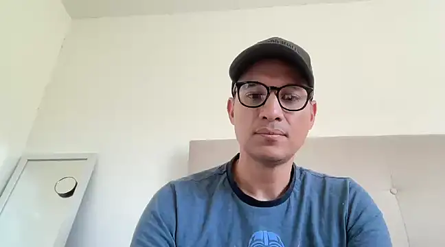 Snapshot of alex_ruiz85 chatting on February 7, 7:49 pm alex ruiz85 online show from February 7, 7:49 pm