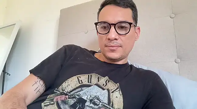 Snapshot of alex_ruiz85 chatting on March 17, 2:36 pm alex ruiz85 online show from March 17, 2:36 pm