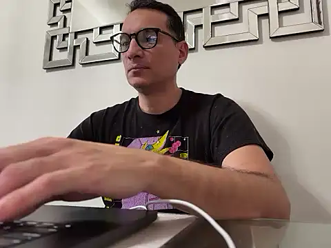 alex ruiz85 online show from June 18, 6:46 pm