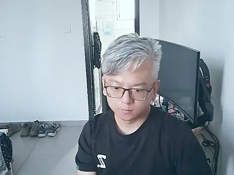 Snapshot of leoUSIR chatting on September 11, 1:15 am leoUSIR online show from September 11, 1:15 am