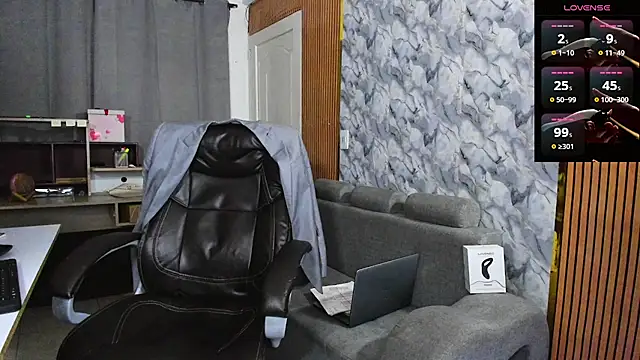 Hideintheoffice online show from February 10, 6:29 am