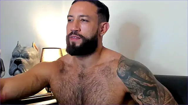 Snapshot of BradLeon_ chatting on October 29, 10:13 pm BradLeon  online show from October 29, 10:13 pm