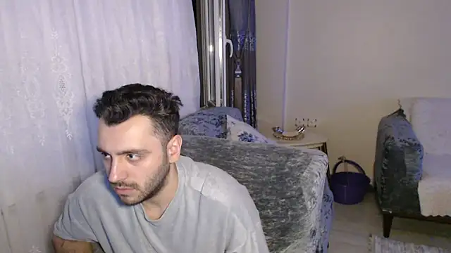 handsomeee04 online show from June 17, 10:22 pm