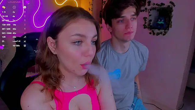 RobertAndLinela online show from December 25, 5:37 pm