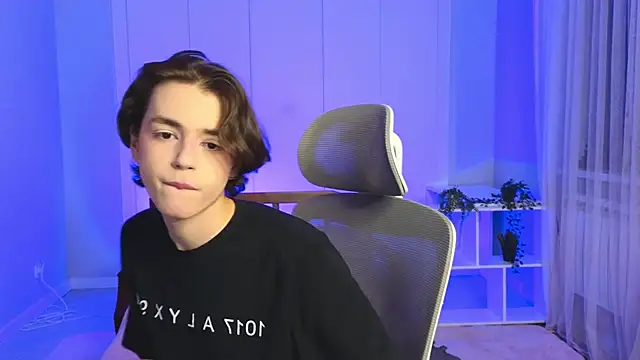 b0y fantasy online show from January 13, 7:42 pm