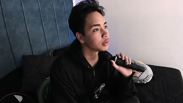 AlecLightwood  online show from January 5, 9:36 pm