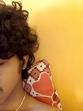 CosmicEmuu online show from February 14, 5:51 am