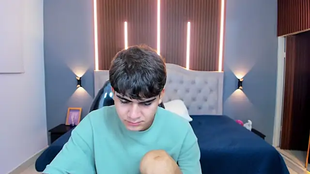 Tommy18   online show from November 16, 4:25 am