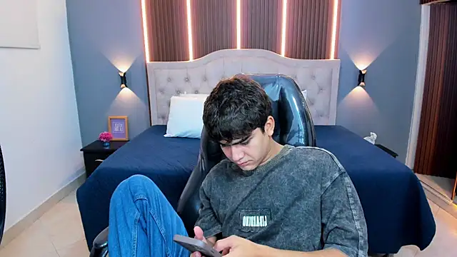 Tommy18   online show from February 1, 3:27 am