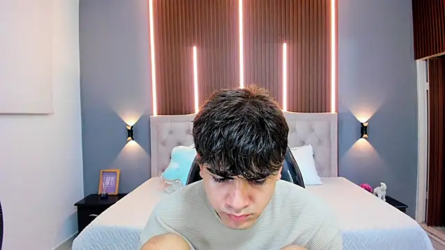 Tommy18   online show from October 22, 3:32 am