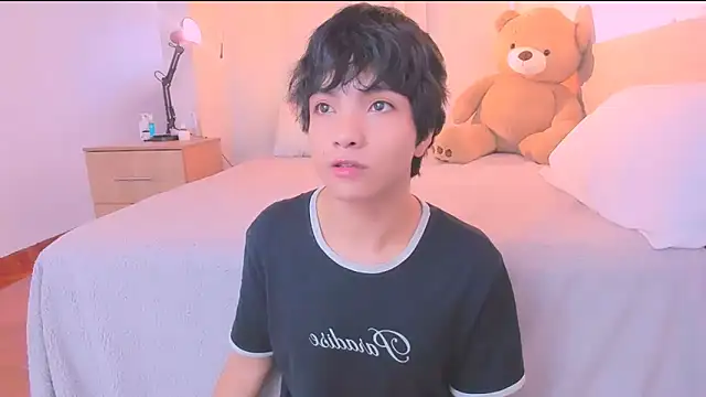 AllanYong18 online show from October 24, 1:13 pm