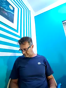 Snapshot of itsmeyes69 chatting on January 13, 2:21 pm itsmeyes69 online show from January 13, 2:21 pm