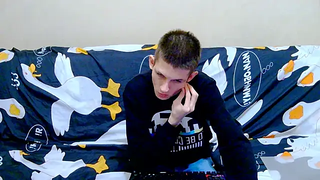 Lester Broo online show from January 14, 8:45 pm