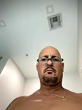Snapshot of carlospingalinda chatting on October 20, 1:42 am carlospingalinda online show from October 20, 1:42 am