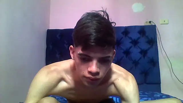 Latinos 2001 online show from April 7, 3:12 pm