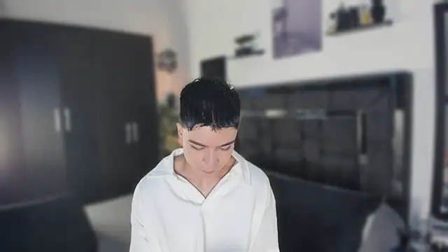 alanblack1 online show from April 10, 4:03 pm