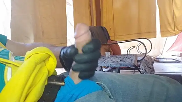 bwcbeat83 online show from April 17, 12:57 am