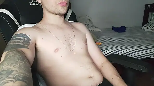 Snapshot of Dyllan__ chatting on October 16, 10:07 pm Dyllan online show from October 16, 10:07 pm