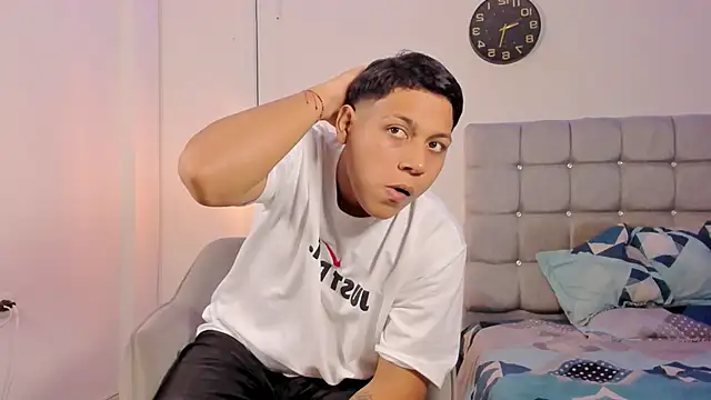 Tylerdrdn online show from November 14, 6:59 am