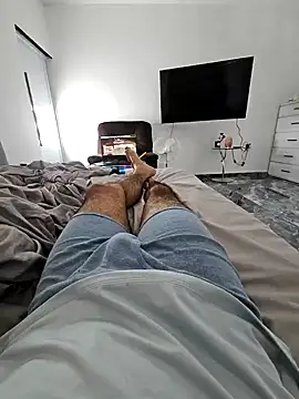 Snapshot of j0nathan00 chatting on February 7, 5:18 pm j0nathan00 online show from February 7, 5:18 pm