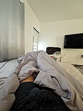 Snapshot of j0nathan00 chatting on February 12, 11:29 am j0nathan00 online show from February 12, 11:29 am