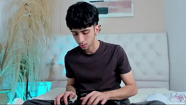 Alezzandro  online show from October 8, 9:08 pm