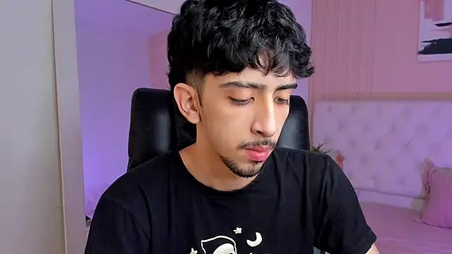 Alezzandro  online show from September 27, 9:12 pm