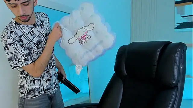 Alezzandro  online show from September 23, 8:19 pm