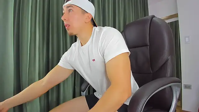 Tombarden online show from March 18, 7:01 pm